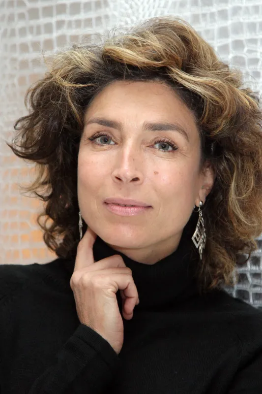 french tv host marie-ange nardi poses after a press conference for the launch of the new french tv channel vivolta, dedicated to 45-65 year old audience, 14 november 2007 in paris afp photo pierre verdy (photo by pierre verdy   afp)