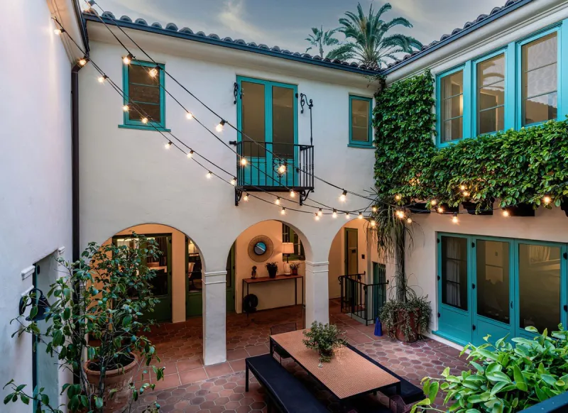 modern family star jesse tyler ferguson selling los angeles home