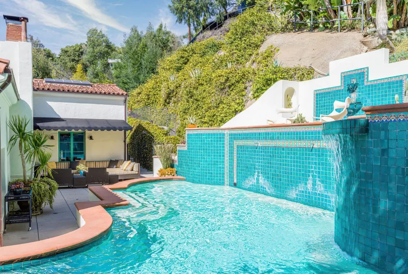 modern family star jesse tyler ferguson selling los angeles home
