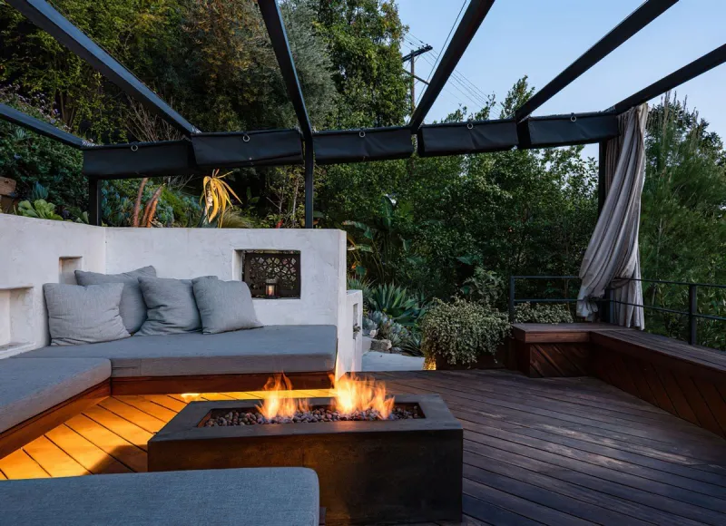 modern family star jesse tyler ferguson selling los angeles home