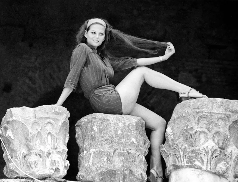 claudia cardinale in taormina, sicily, 1961 photo by everett abacapresscom <motcle99> archive (photos) archives (photos) file archives file picture < motcle99>