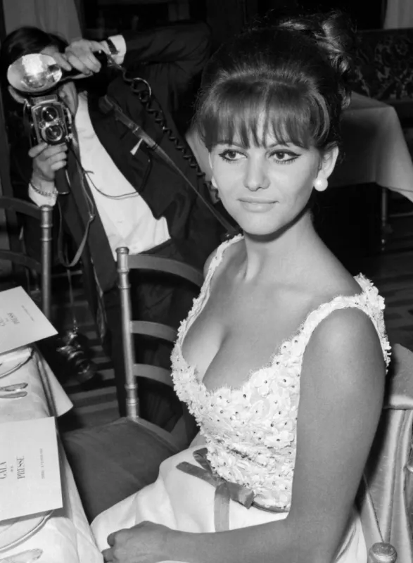 claudia 12 70 paris c9 c