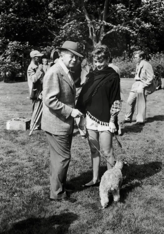 audrey hepburn and director billy wilder during the making of the film, love in the afternoon 1957 allied artists photo by the hollywood archive photoshot abacapresscom , 629359 028 hollywood etats-unis united states
