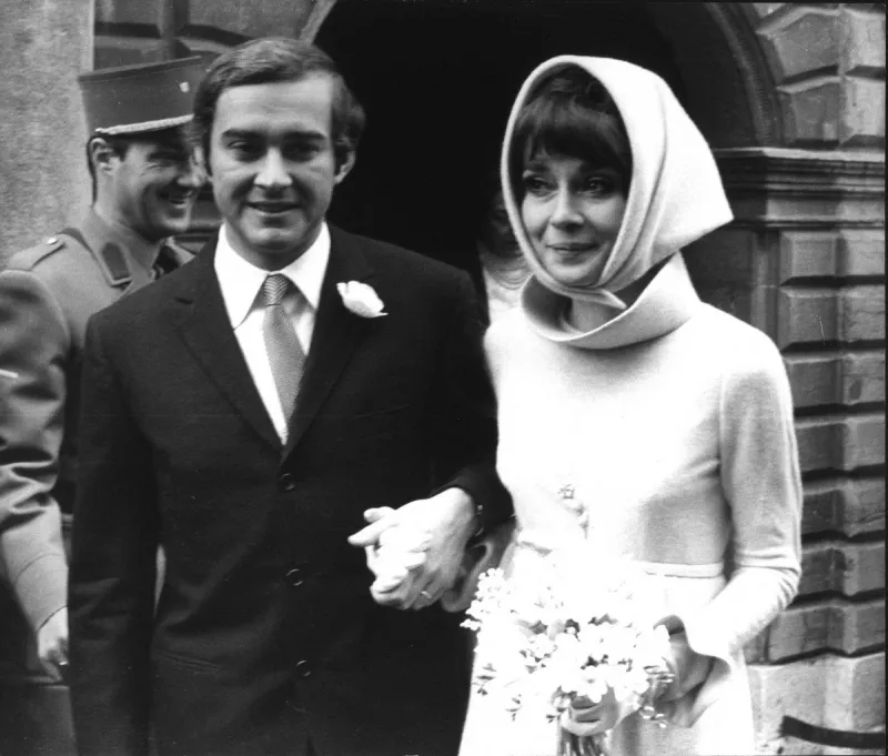 hollywood legend audrey hepburn marries her second husband, the italian pshchologist dr andrea dotti in january 18, 1969 photo by starstock photoshot abacapresscom , 529812 002 royaume uni united kingdom