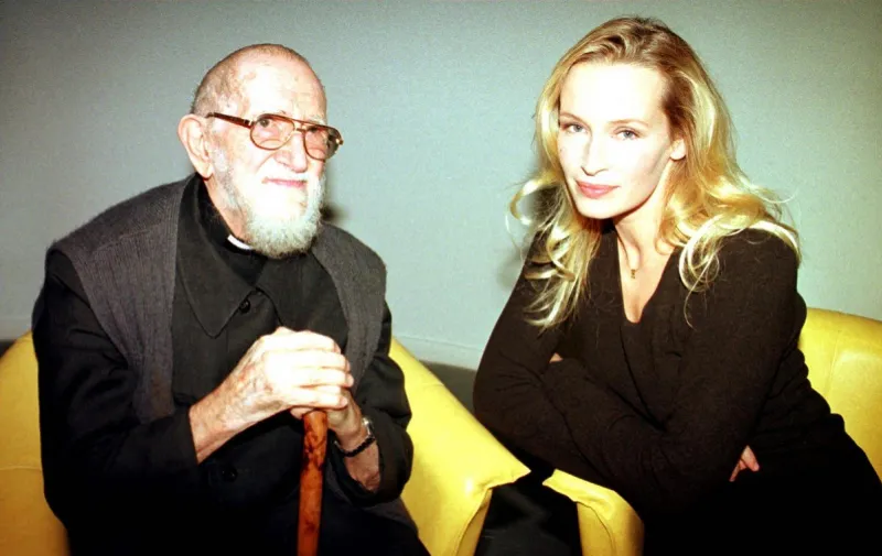 solidarite-emmaus-abbe pierre-estelle-hallyday