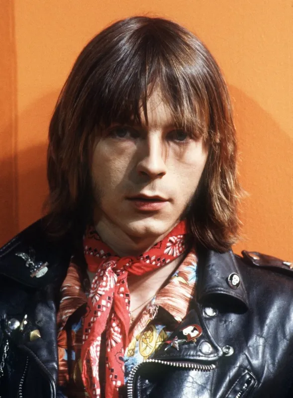 portrait taken on september 26, 1981 shows french singer renaud (photo by -   afp)