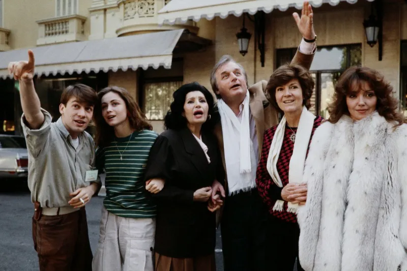 (from l to r) french actors florent pagny, emmanuelle béart, nelly benedetti, dominique paturel, martine sarcey and corinne le poulain pose on february 7, 1984 during the 23rd monte-carlo television festival (photo by ralph gatti   afp)