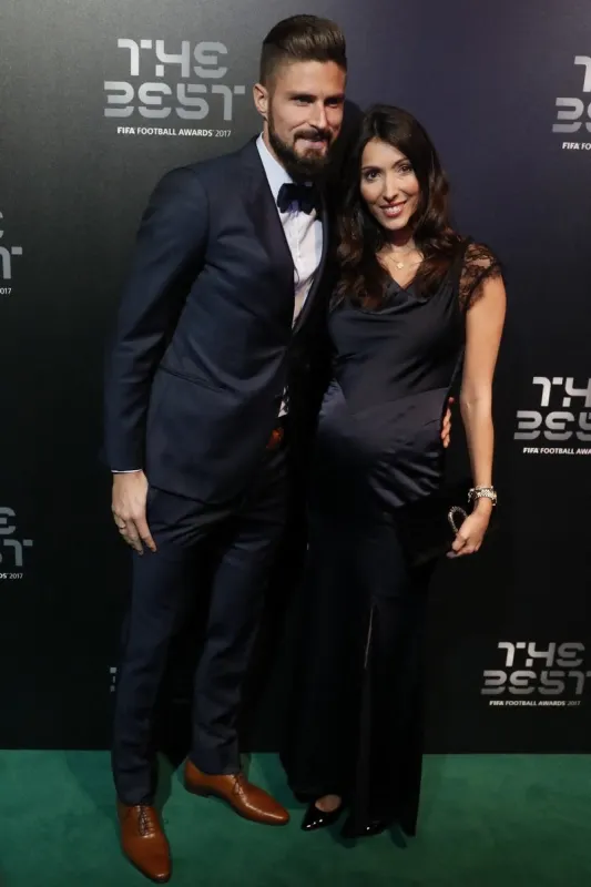 france's olivier giroud and wife jennifer arriving on the green carpet at the best fifa football awards at palladium theater, london, uk, on october 23, 2017 photo by henri szwarc abacapresscom , 612325 051 londres london royaume uni united kingdom