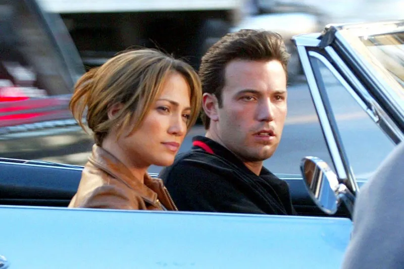 2533 los angeles, california january 25, 2002 ben affleck and jennifer lopez on the film set of their latest drama gigli photograph   pcn abacapresscom <motcle99> jennifer lopez ben affleck < motcle99> , brpacificcoastnewsavalon20171211 19933 los angeles