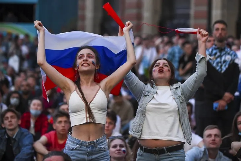 russian supporters cheer at the fanzone in saint petersburg the football uefa euro 2020 match opposing belgium to russia on june 12, 2021 (photo by olga maltseva   afp)