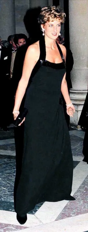 princess of wales diana attends a charity dinner in aid of barnado's and the fondations pour l'enfance at the chateau de versailles, near paris, france on november 28, 1994 photo by martin keene pa abacapresscom