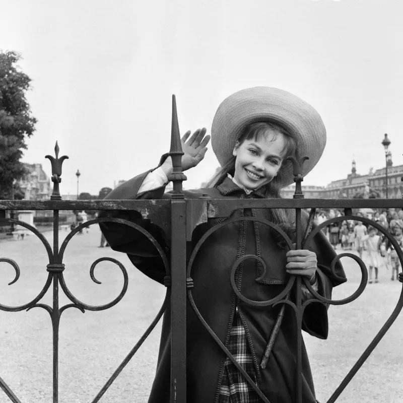 franco-american actress and dancer leslie caron poses on august 29, 1957 on the filming of gigi directed by vincente minnelli at the tuileries garden in paris (photo by -   intercontinentale   afp)