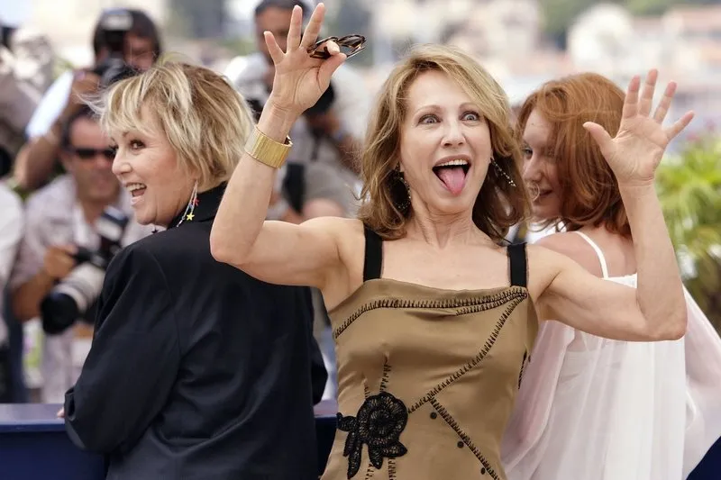 ludivine sagnier, nathalie baye (c), mylene demongeot pose during the photocall for the film 'la californie' directed by jacques fieschi, during the 59th cannes film festival, in cannes, france, on may 26, 2006 photo by hahn-nebinger-orban abacapresscom