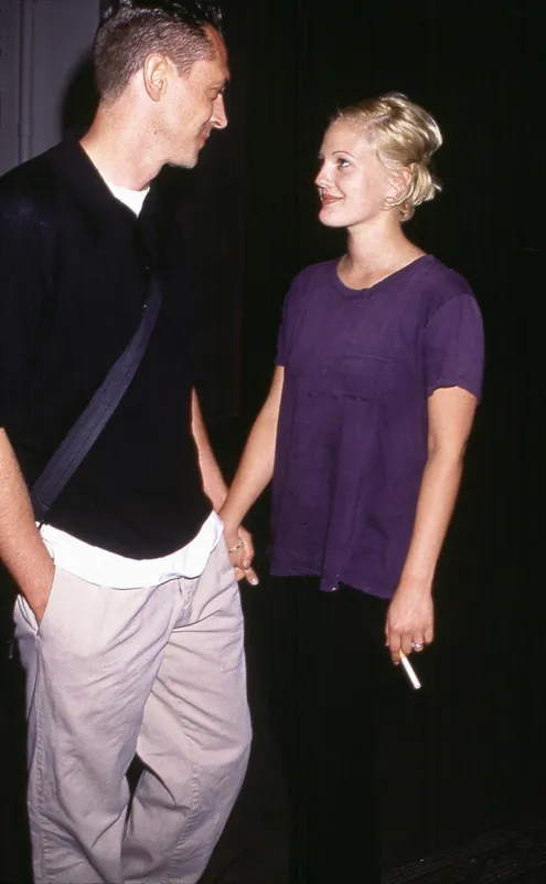 © abaca 17067-1 drew barrymore et son mari jeremy thomas, 1999 <motcle99> barrymore drew barrimore drew barymore drew thomas jeremy ex-femme ex-wife ex-mari ex-husband en pied full length vertical vertical < motcle99>