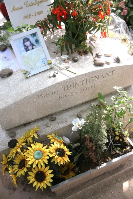 famous graves in paris cemeteries