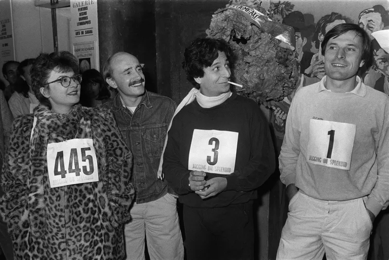 de g à d, les comédiens français josiane balasko, gérard jugnot, christian clavier et bruno moynot participent, le 08 octobre 1981 à l'inauguration du théâtre du splendid à parisafp photo jacques demarthon (photo by jacques demarthon   afp)