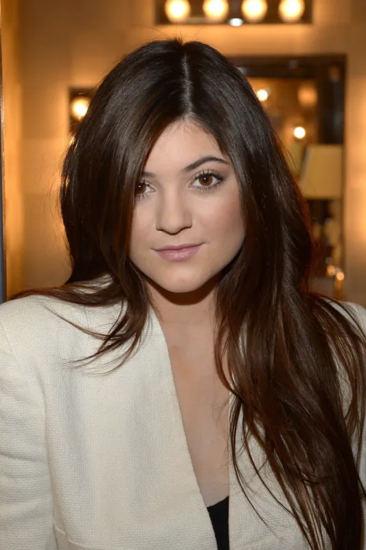 exclusive - kendall and kylie jenner getting ready for a press day - nyc