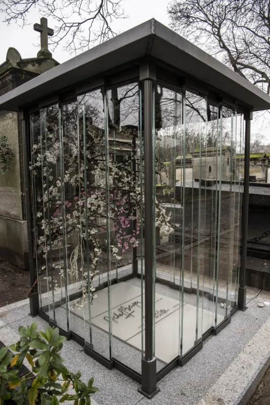 a picture taken on january 9, 2018 shows the family vault of the late french singer michel berger where the late singer france gall is scheduled to be buried on january 12, at the montmartre cemetery, in paris (photo by christophe archambault   afp)