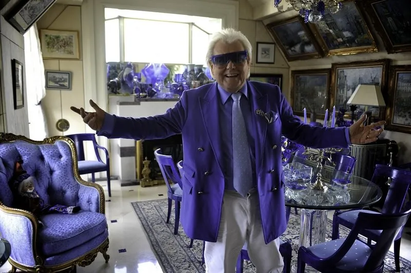 exclusif michou,proprietaire du celebre cabaret du meme nom a paris pose chez lui a montmartre photo by julien reynaud aps-medias abacapresscom