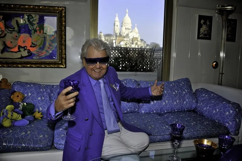 exclusif michou,proprietaire du celebre cabaret du meme nom a paris pose chez lui a montmartre photo by julien reynaud aps-medias abacapresscom