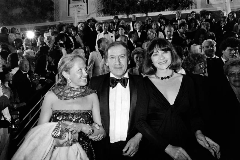 photo taken on may 20, 1982 shows french actress macha meril (r), french writer roger borniche (c) and his wife at the 35th edition of the cannes film festival in cannes, southern france  afp photo ralph gatti (photo by ralph gatti   afp)