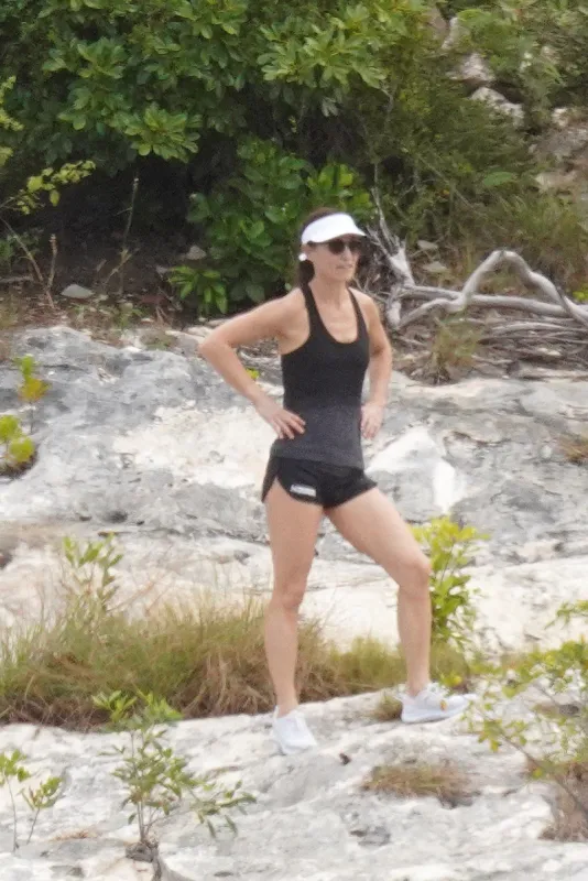 exclusive - pippa middleton doing a morning run on the beach in st barts, on december 26, 2019 photo by abacapresscom , 714212 021 st barts france