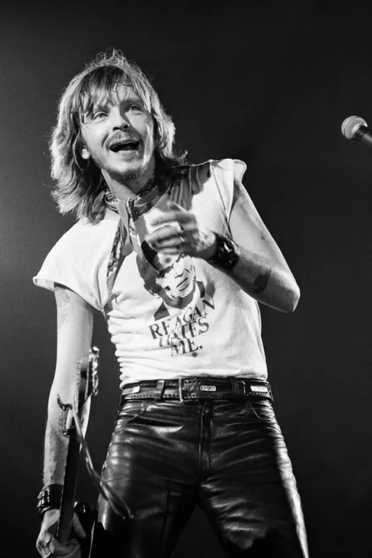 french singer renaud smiles as he performs on march 31, 1986 in bourges, central france, during the 10th bourges' spring festival  afp photo frank perry (photo by frank perry   afp)