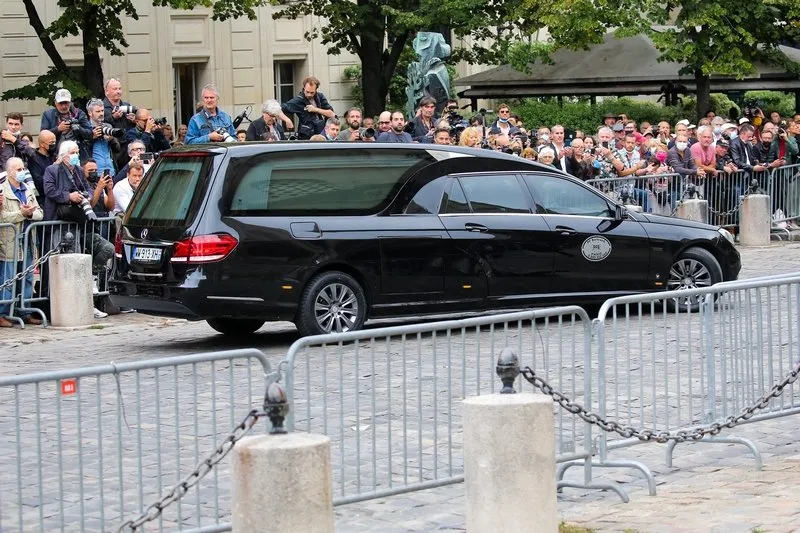 the coffin during jean-paul belmondo's funeral held at saint-germain-des-pres church in paris, france on september 10, 2021 french famous actor jean-paul belmondo is dead on monday, september 6th, at 88 photo by nasser berzane abacapresscom