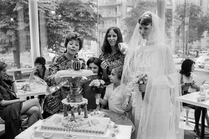 picture taken on june 19, 1970 at paris showing french actress marthe mercadier (l) and french singer julie bergen (c)during the show of 1971 ready-to-wear autumn-winter's fashion collection with the children of her theatre company (photo by -   afp)