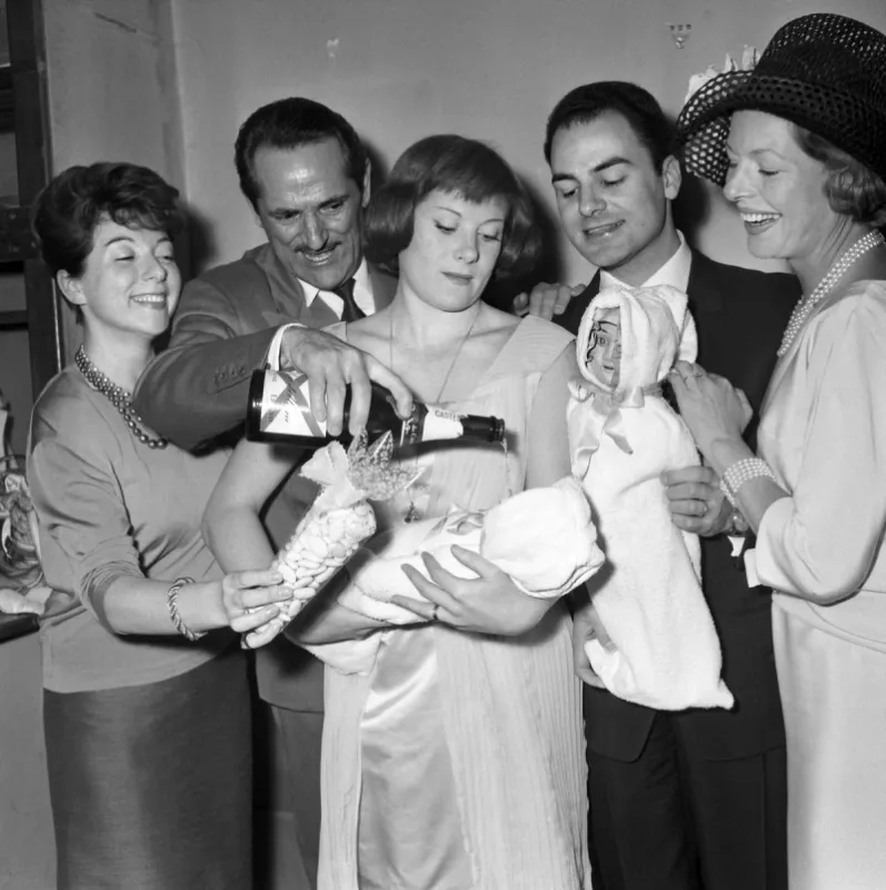 photo non datée des acteurs (de g à d) marthe mercadier, jacques dumesnil, colette renard, michel roux et madeleine robinson (photo by upi   afp)