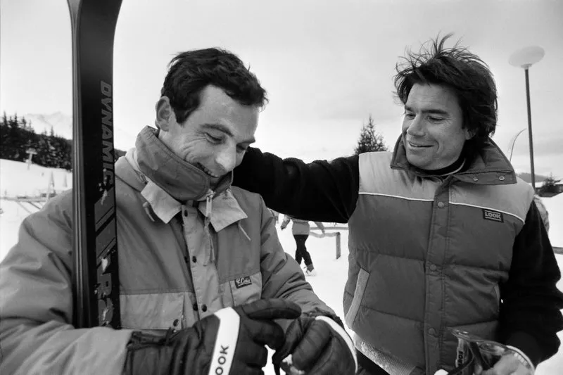 french cyclist bernard hinault (l) poses with his new sponsor french businessman bernard tapie (r), on january 16, 1984 at the winter sports resort les arcs, france (photo by robert delvac   afp)