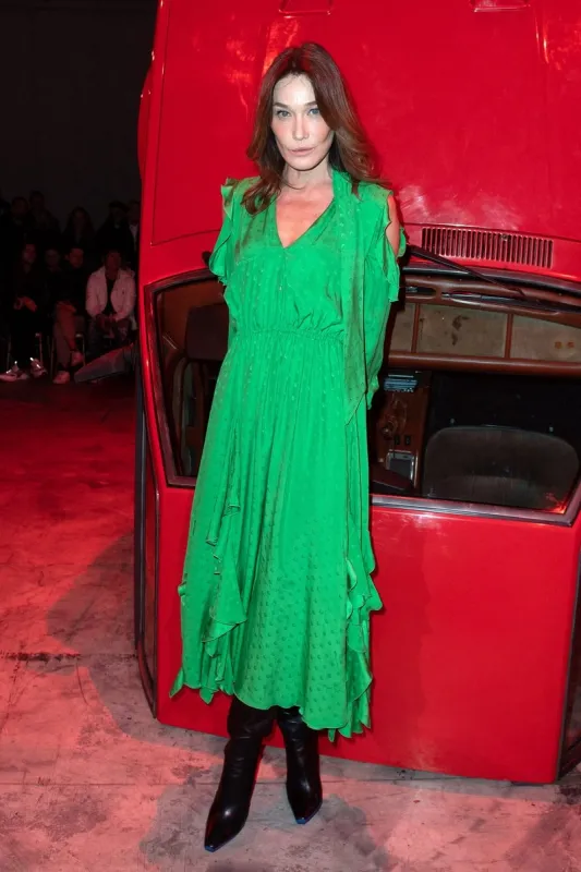 pfw - off white front row am