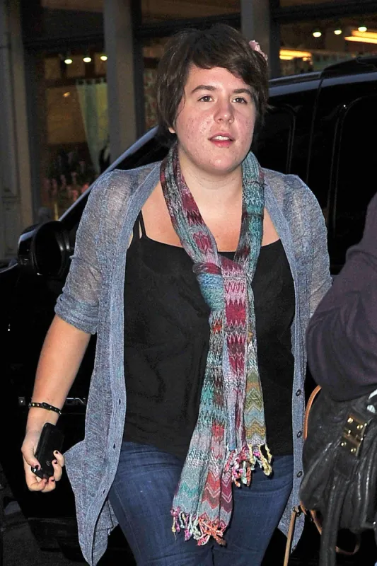 isabella cruise hits the trendy topshop store in new york city for a spot of retail therapy