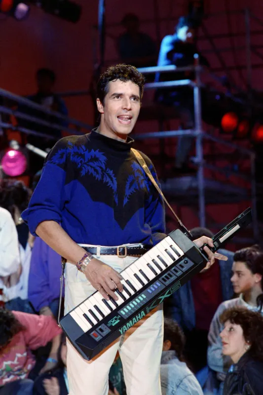 french singer julien clerc on the stage of the broadcast childeric on the channel la cinq on january 09, 1988 afp photo  georges bendrihem (photo by georges bendrihem   afp)