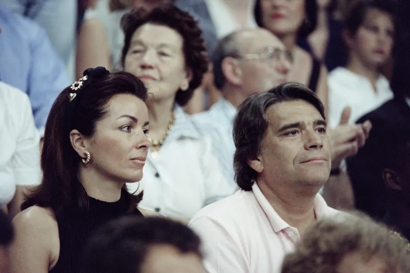 bernard tapie and his wife dominique are pictured on may 30, 1993 in marseille behind them, the parents of bernard tapie (photo by georges gobet   afp)
