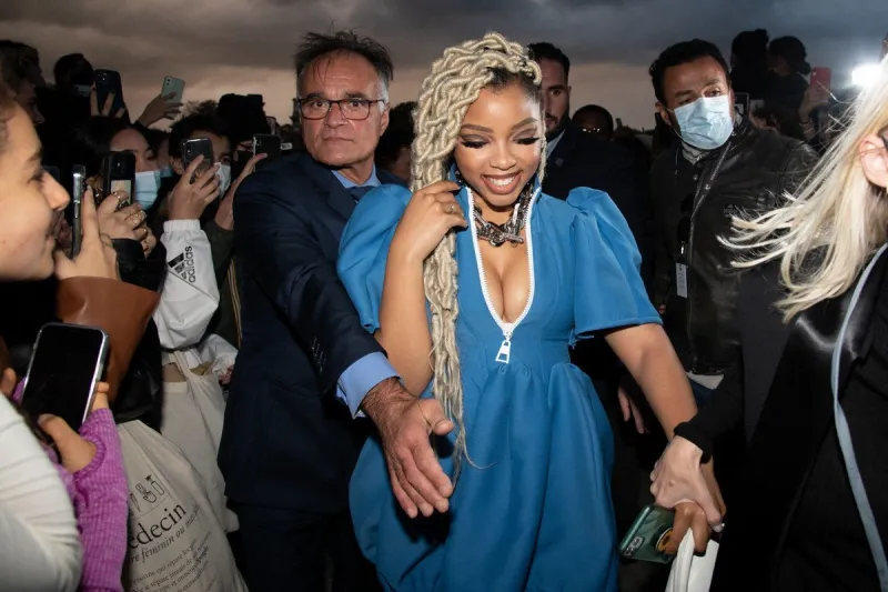 chloe bailey arrives at the louis vuitton womenswear spring summer 2022 show as part of paris fashion week on october 05, 2021 in paris, france photo by laurent zabulon abacapresscom , 783407 061 paris france