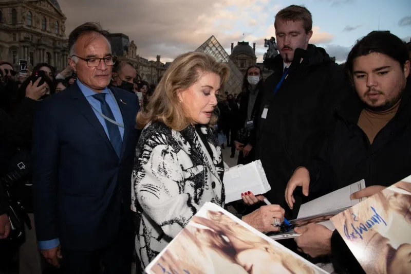 catherine deneuve arrives at the louis vuitton womenswear spring summer 2022 show as part of paris fashion week on october 05, 2021 in paris, france photo by laurent zabulon abacapresscom , 783407 028 paris france