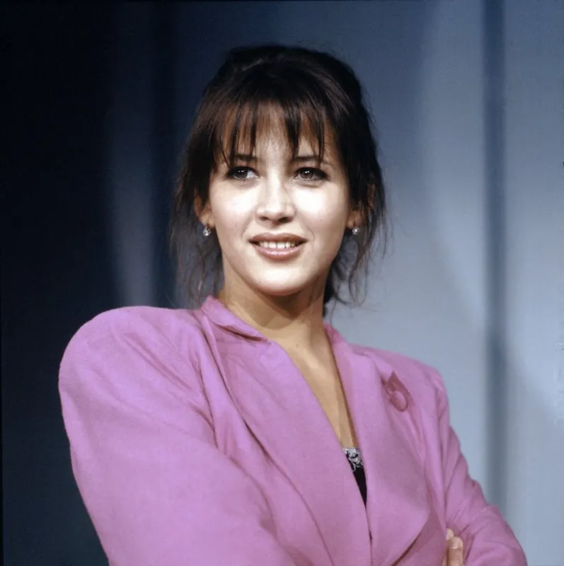 french actress sophie marceau, portrait in blazer place and date unknown, around the end of the 1980s photo by dpa abacapresscom <motcle99> headshot portraits portrait headshots head shot head shots < motcle99> , 764424 007 france