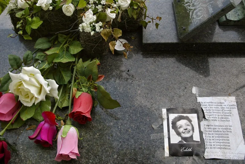france-pere lachaise-famous-piaf