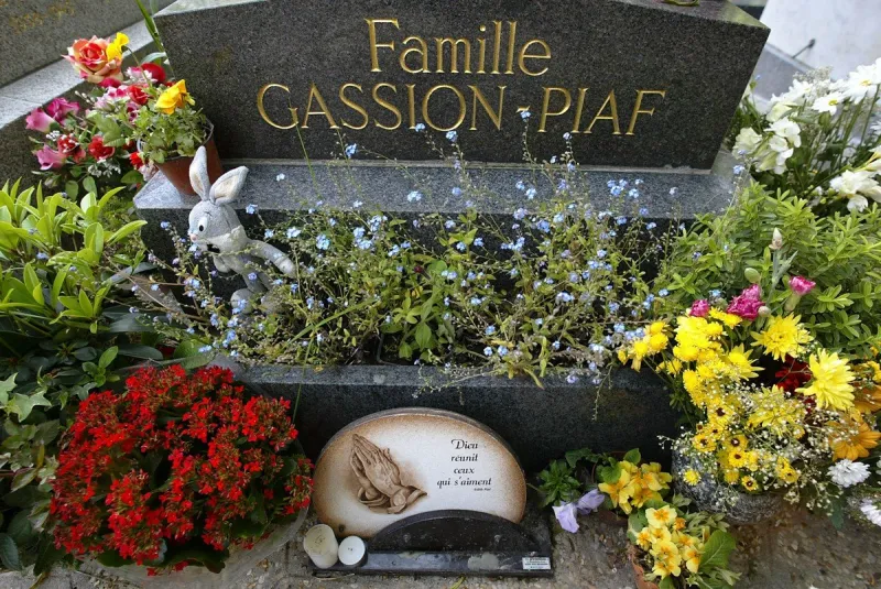 france-pere lachaise-famous-piaf
