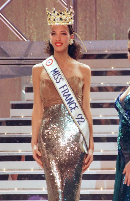 photo prise le 29 décembre 1991 à paris de linda hardy, miss france 92, après son élection (photo by michel gangne   afp)