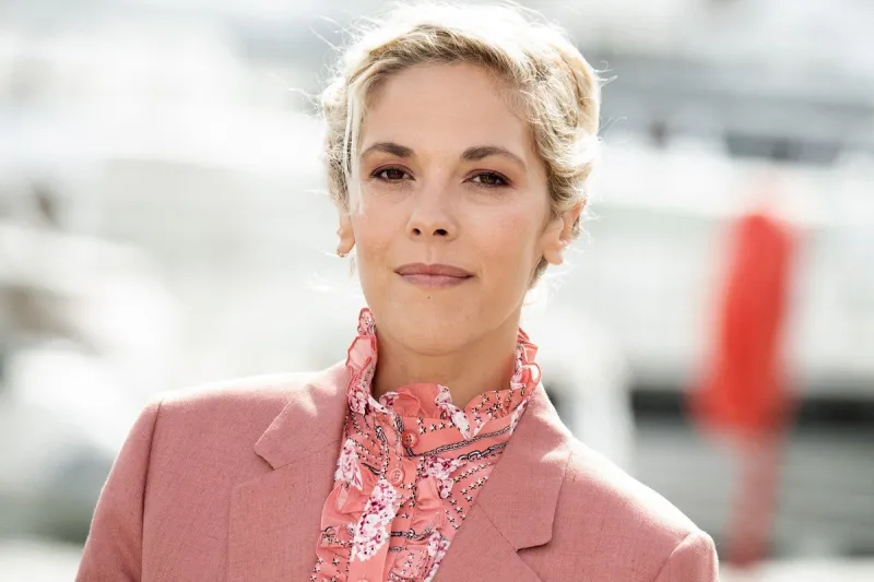 alysson paradis attends l invitation photocall during the 23rd tv fiction festival at la rochelle, on september 18, 2021 in la rochelle, france photo by david niviere abacapresscom <motcle99> festival < motcle99> , 780758 002 la rochelle france