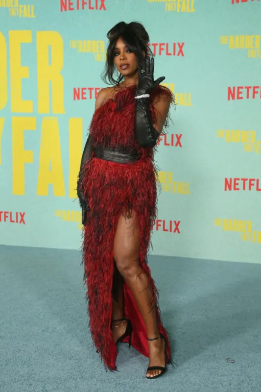 kelly rowland at the special screening of the harder they fall at the shrine in los angeles, california on october 13, 2021 photo by faye sadou mediapunch abacapresscom , 784483 027 los angeles etats-unis united states