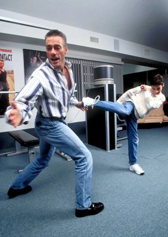 actor jean-claude van damme and his son goofing around in his weight room, ca, usa on december 3, 1999 phtoto by jonathan alcorn zuma abacapresscom , 770000 003 los angeles