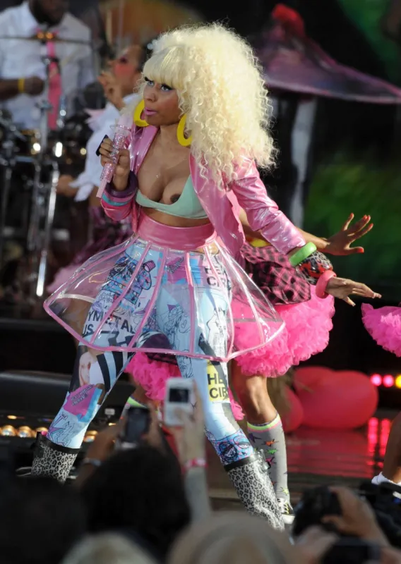 nicki minaj has a serious wardrobe malfunction - nyc