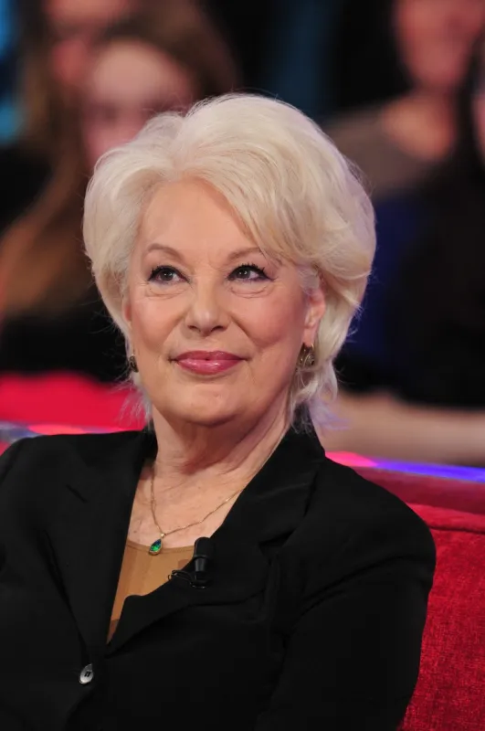 bernadette lafont lors de l'enregistrement de l'emission vivement dimanche a paris, france, le 21 decembre 2010 photo max colin abacapresscom , 689172 007 paris france