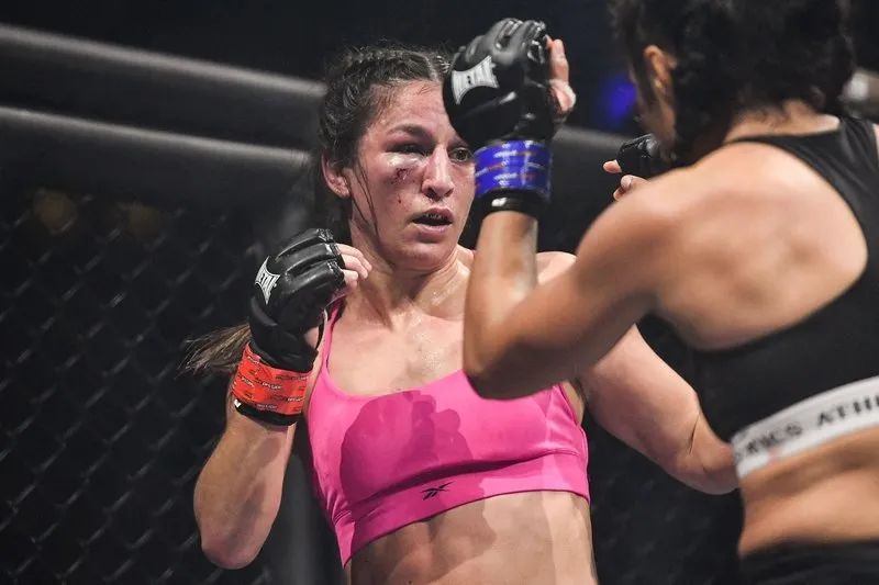lucie bertaud of koh-lanta (france) during the haxagone mma 2 at zenith de paris on october 30, 2021 in paris, france photo by anthony dibon icon sport abacapresscom <motcle99> koh lanta action stock < motcle99> , 786344 001 paris france