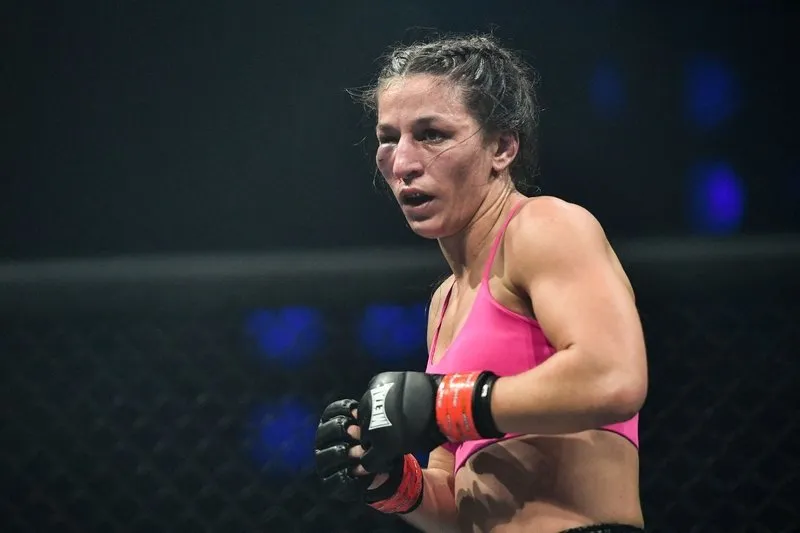 lucie bertaud of koh-lanta (france) during the haxagone mma 2 at zenith de paris on october 30, 2021 in paris, france photo by anthony dibon icon sport abacapresscom <motcle99> koh lanta action stock < motcle99> , 786344 005 paris france