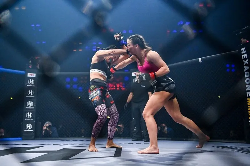 lucie bertaud of koh-lanta (france) during the haxagone mma 2 at zenith de paris on october 30, 2021 in paris, france photo by anthony dibon icon sport abacapresscom <motcle99> koh lanta action stock < motcle99> , 786344 010 paris france