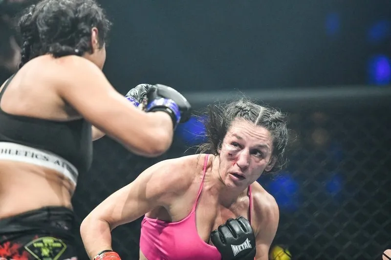 hexagone mma 2 - lucie bertaud of koh-lanta